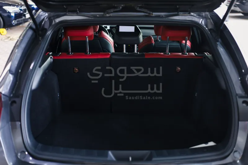 2023 لكزس يو إكس 200
