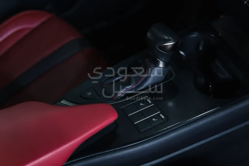 2023 لكزس يو إكس 200