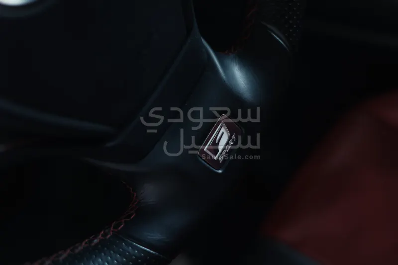 2023 لكزس يو إكس 200
