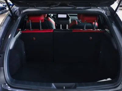 2023 لكزس يو إكس 200