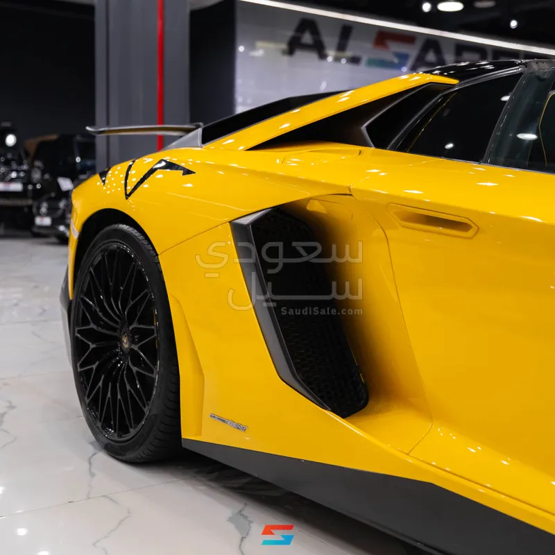 2017 لمبرجيني افنتادور اس في