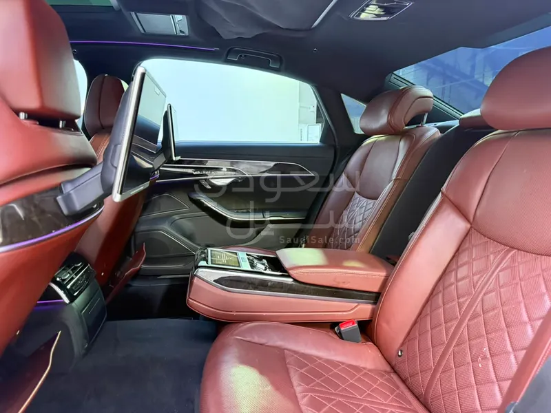 2020 اودي اي 8 ال 60 تي اف اس اي