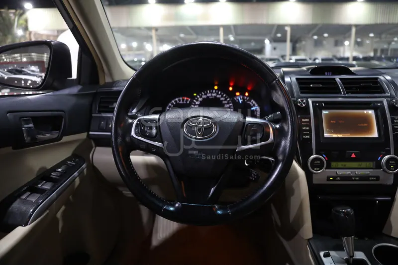 2017 تويوتا كامري جي ال اكس