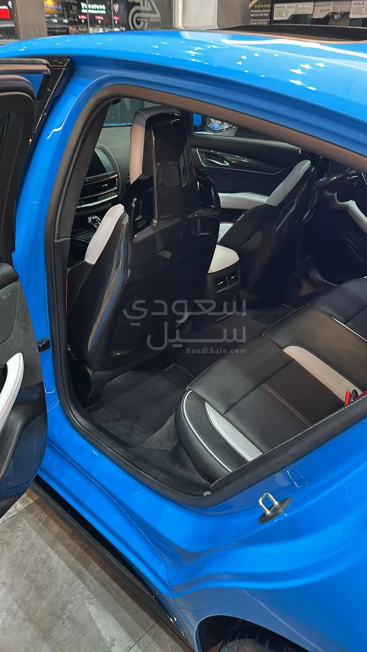 2022 كاديلاك سي تي 5 في بلاك وينج