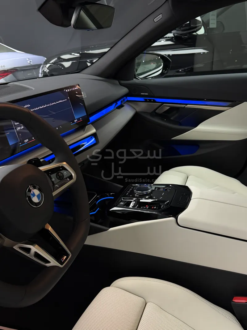 2025 بي ام دبليو الفئة الخامسة 520 أي إم كت