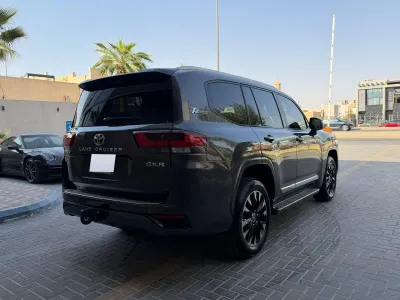 2022 تويوتا لاند كروزر جي اكس ار