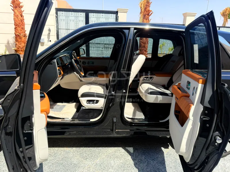 2026 رولز رويس كولينان سلفر بادج