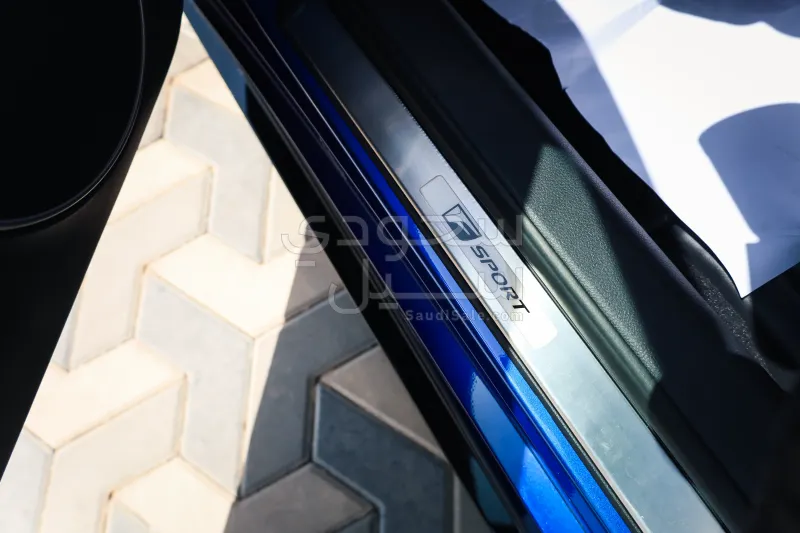 2026 لكزس آي إس 350 إف