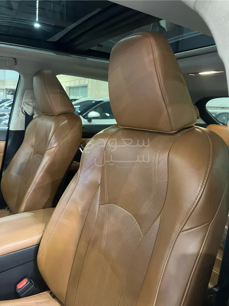 2021 لكزس أر إكس 350
