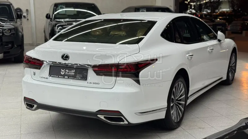 2026 لكزس إل إس 350