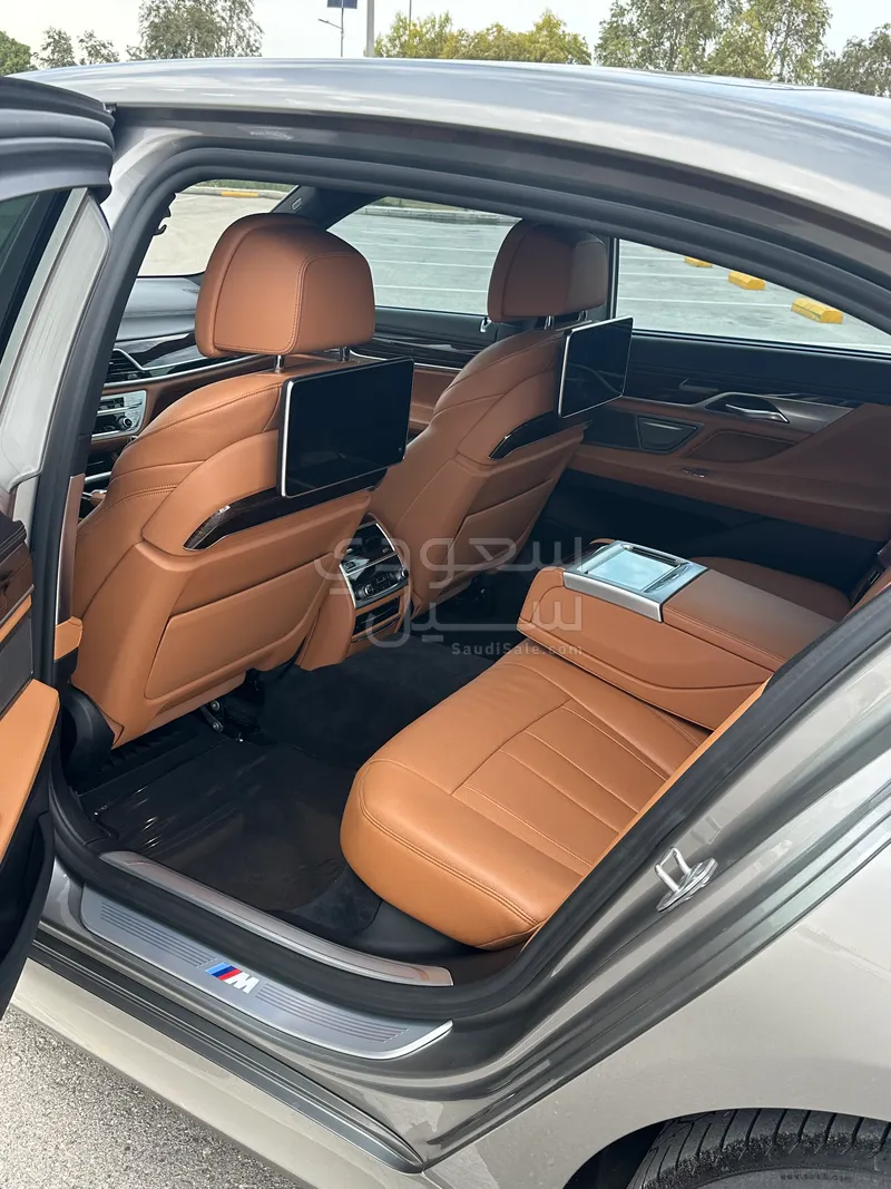 2020 بي ام دبليو الفئة السابعة 730 إل أي