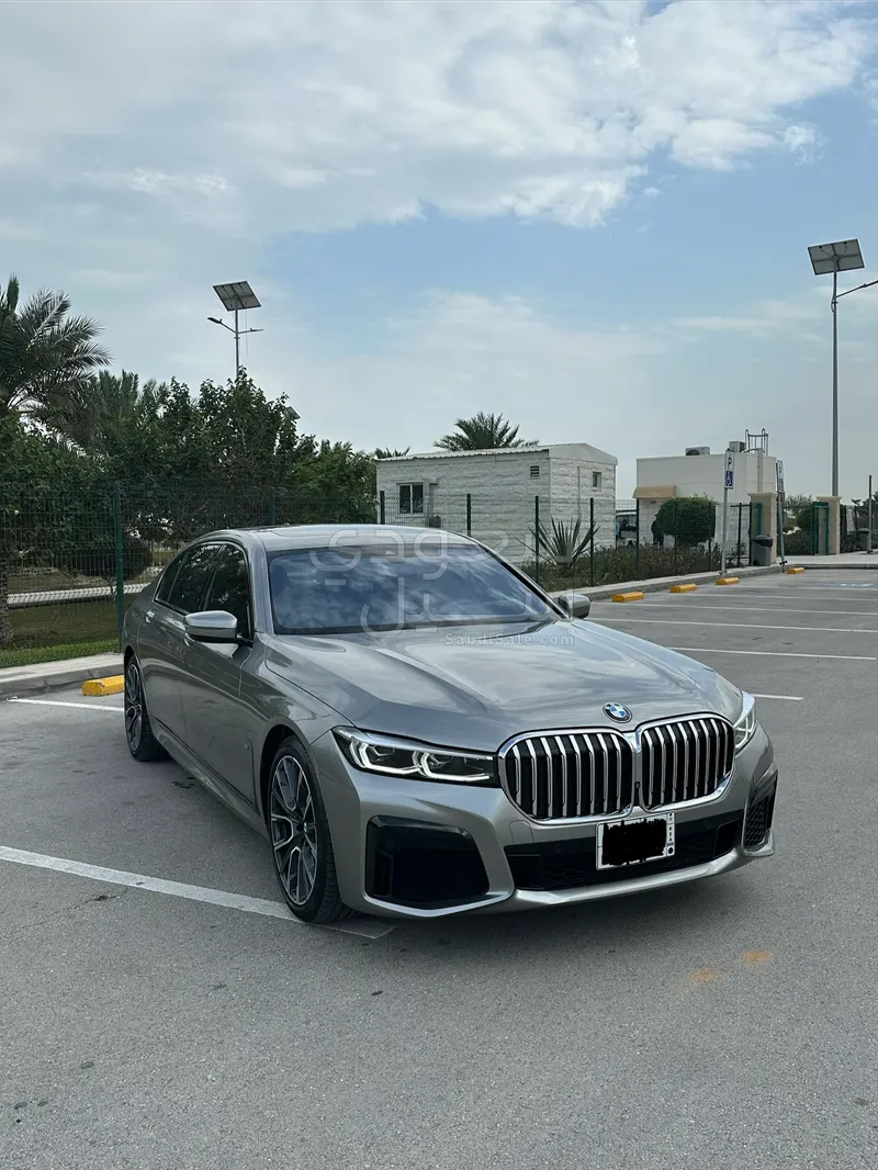2020 بي ام دبليو الفئة السابعة 730 إل أي