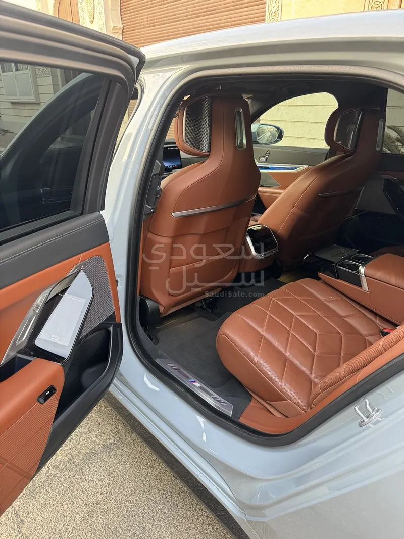 2023 بي ام دبليو الفئة السابعة 740أي