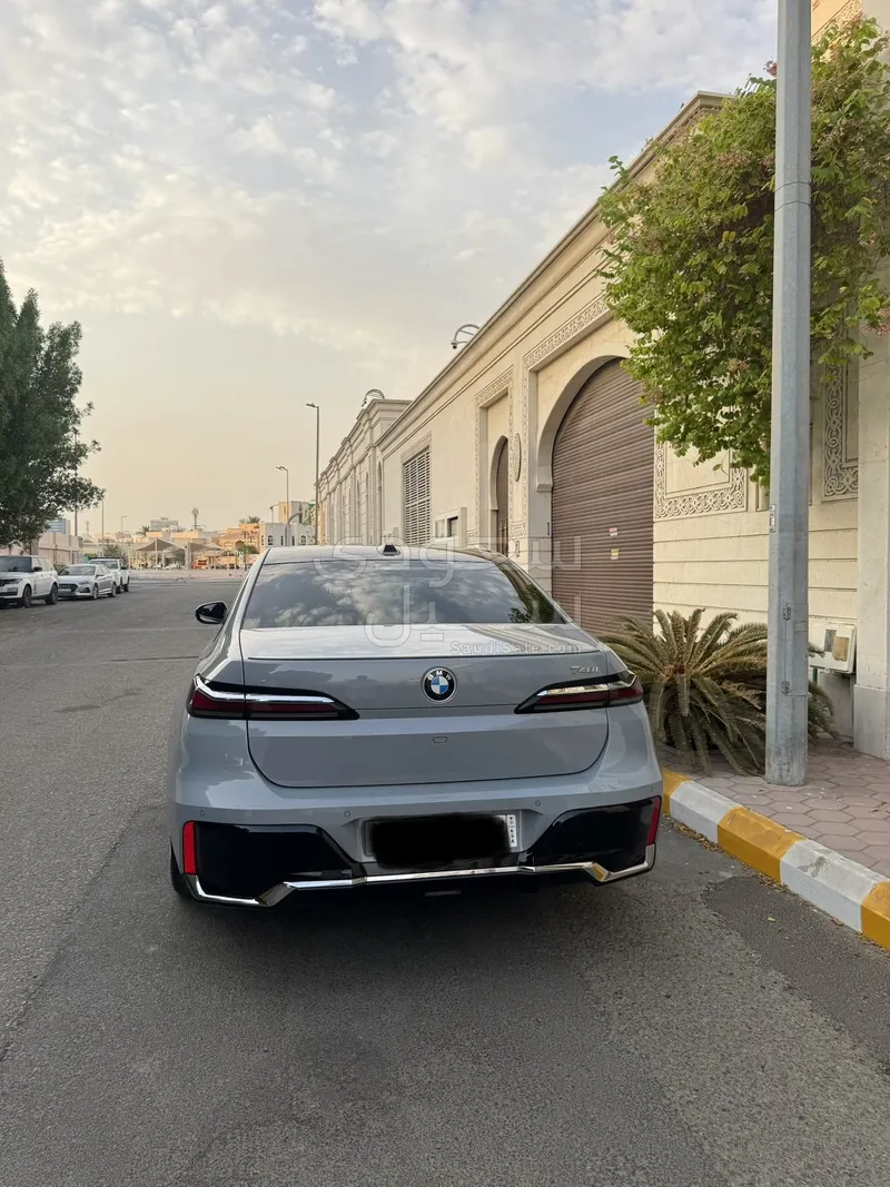 2023 بي ام دبليو الفئة السابعة 740أي