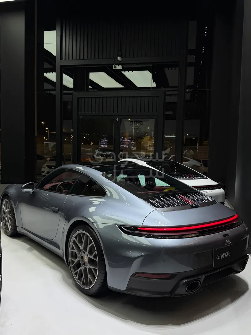 2025 بورش 911 كاريرا