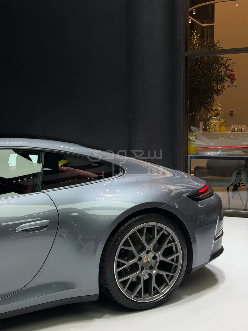 2025 بورش 911 كاريرا