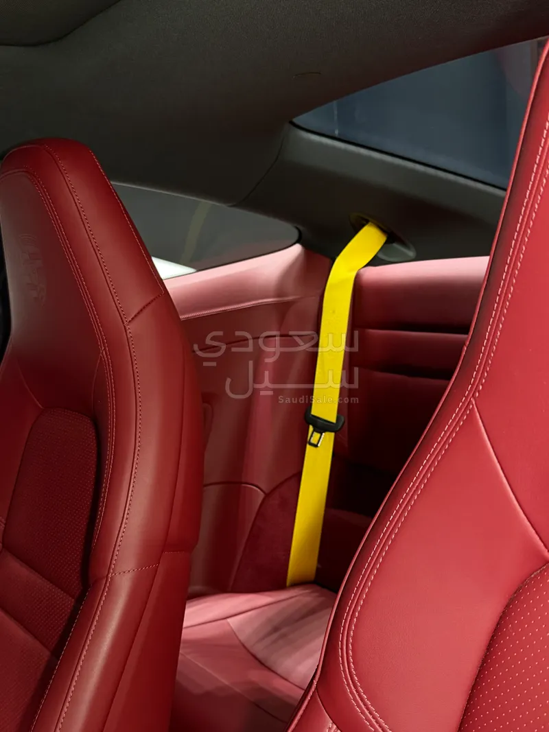 2025 بورش 911 كاريرا
