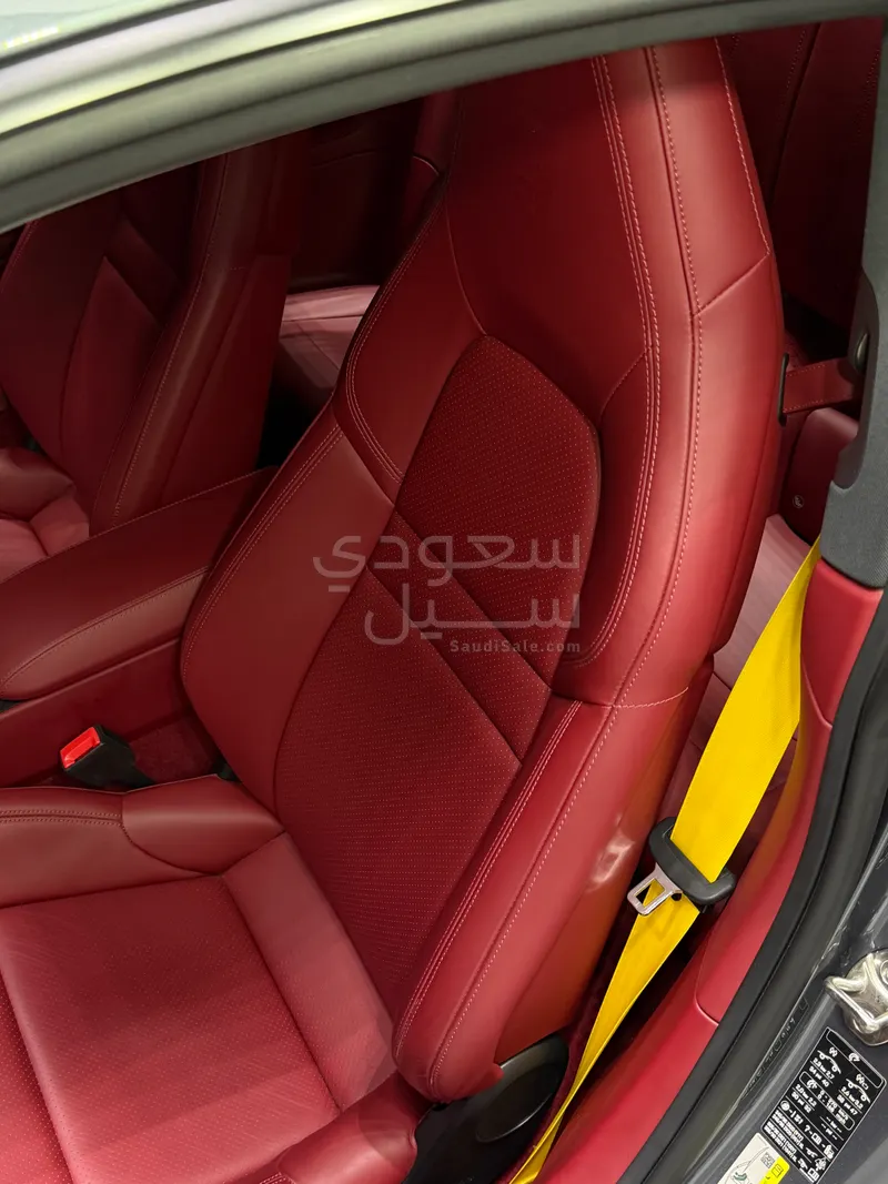 2025 بورش 911 كاريرا