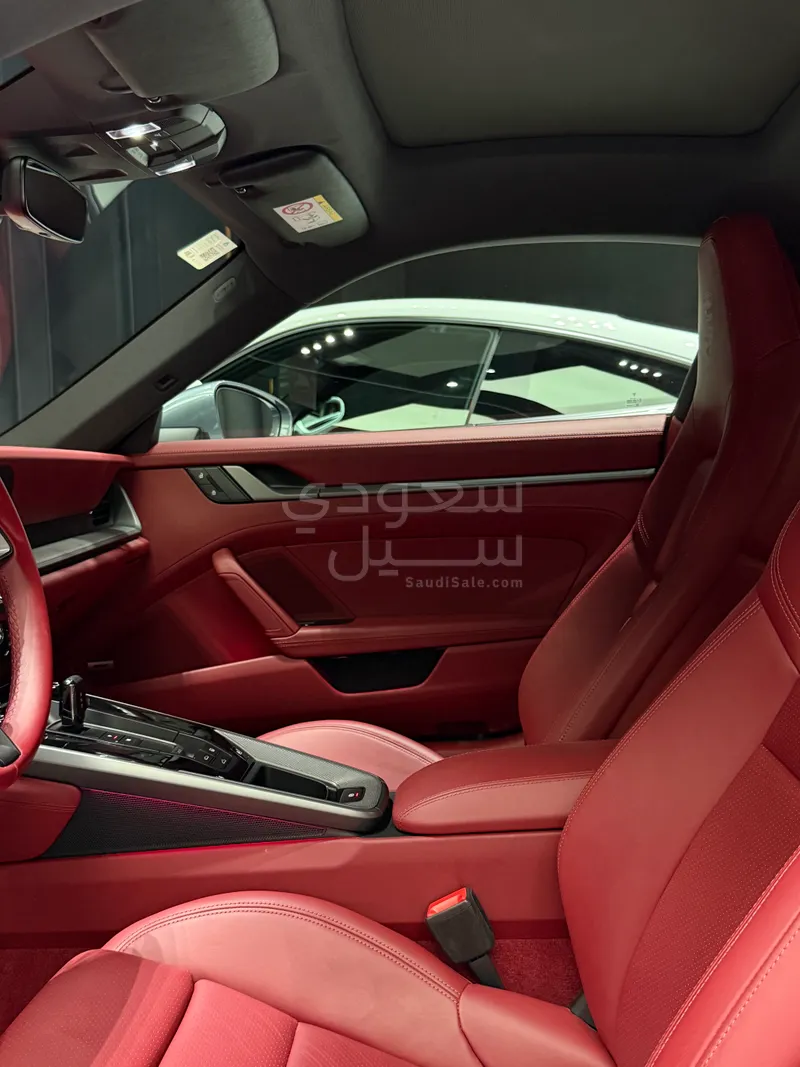 2025 بورش 911 كاريرا