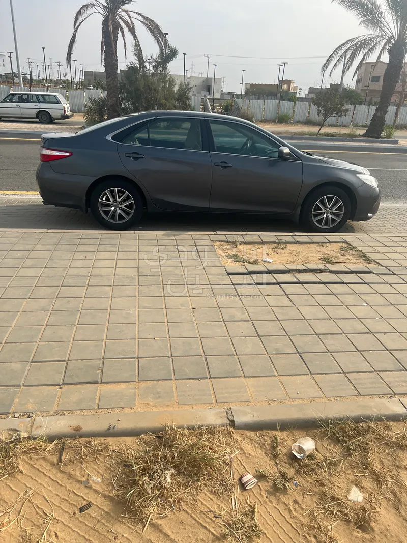 2017 تويوتا كامري جي ال