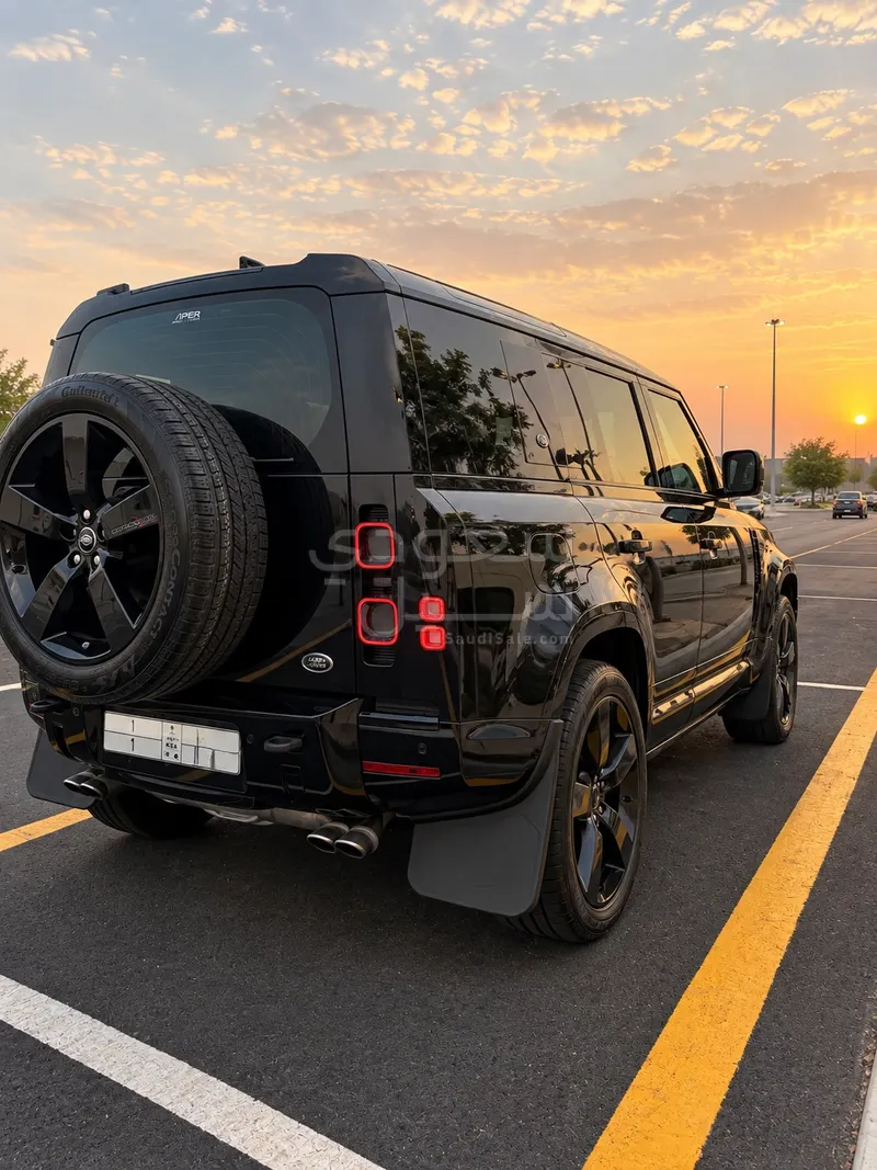 2023 لاند روفر ديفيندر V8 P525 ادشن