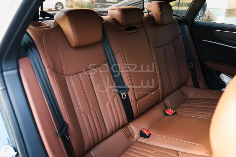 2023 اودي اي 7 55 تي اف اس اي