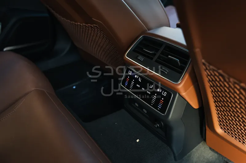 2023 اودي اي 7 55 تي اف اس اي