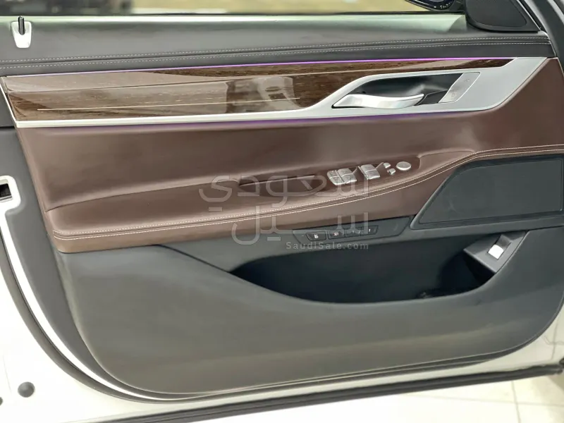 2020 بي ام دبليو الفئة السابعة 730 إل أي