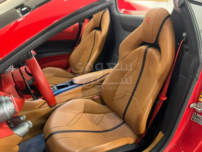 2021 فيراري 812 جي تي اس