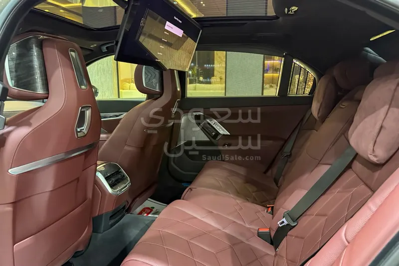 2026 بي ام دبليو الفئة السابعة 735أي