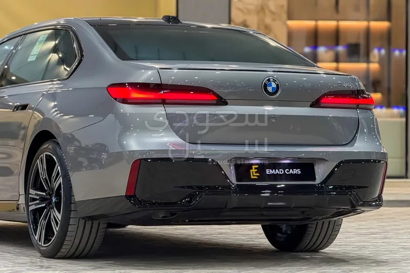 2026 بي ام دبليو الفئة السابعة 735أي