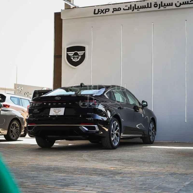 2024 فورد توروس تايتينيوم