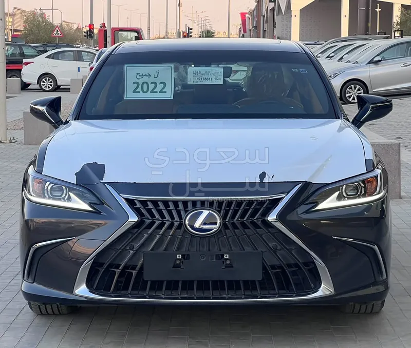 2022 لكزس إي إس 300 هايبرد