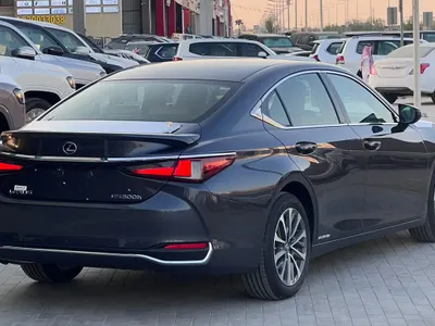 2022 لكزس إي إس 300 هايبرد