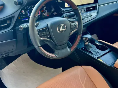 2023 لكزس إي إس 350