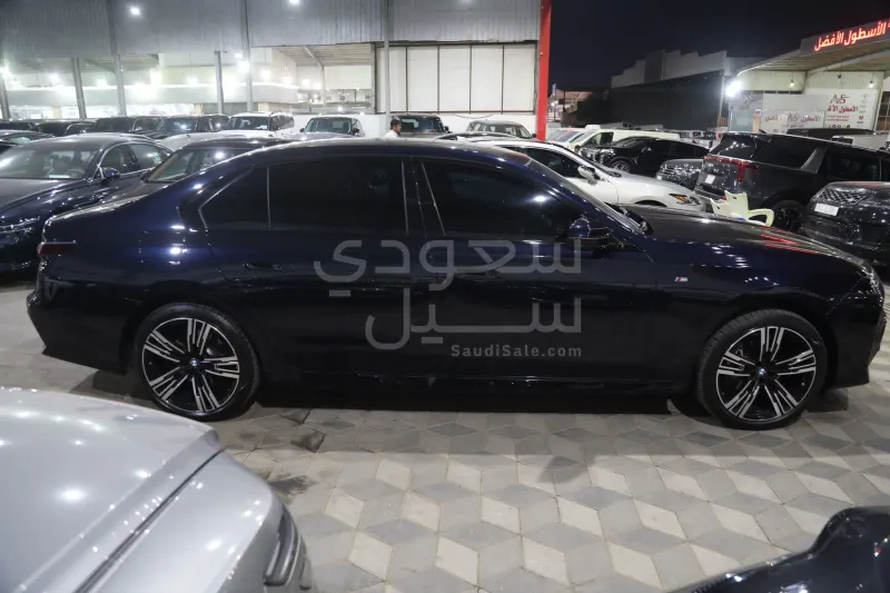 2024 بي ام دبليو الفئة السابعة 735 إل أي