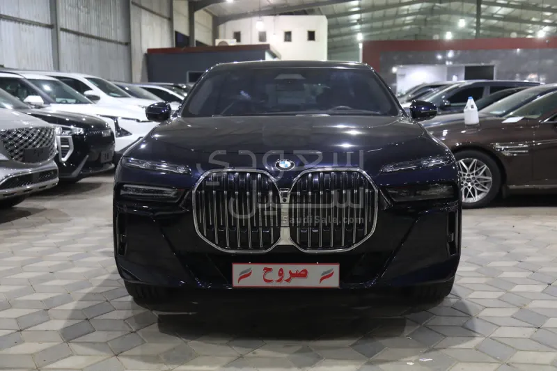 2024 بي ام دبليو الفئة السابعة 735 إل أي