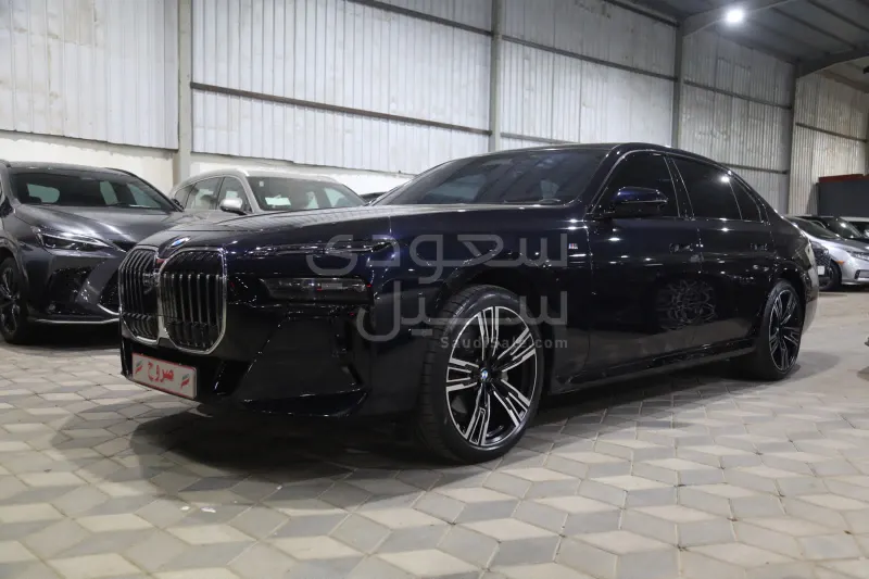 2024 بي ام دبليو الفئة السابعة 735 إل أي