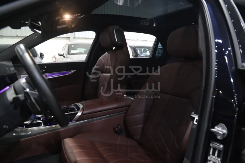 2024 بي ام دبليو الفئة السابعة 735 إل أي