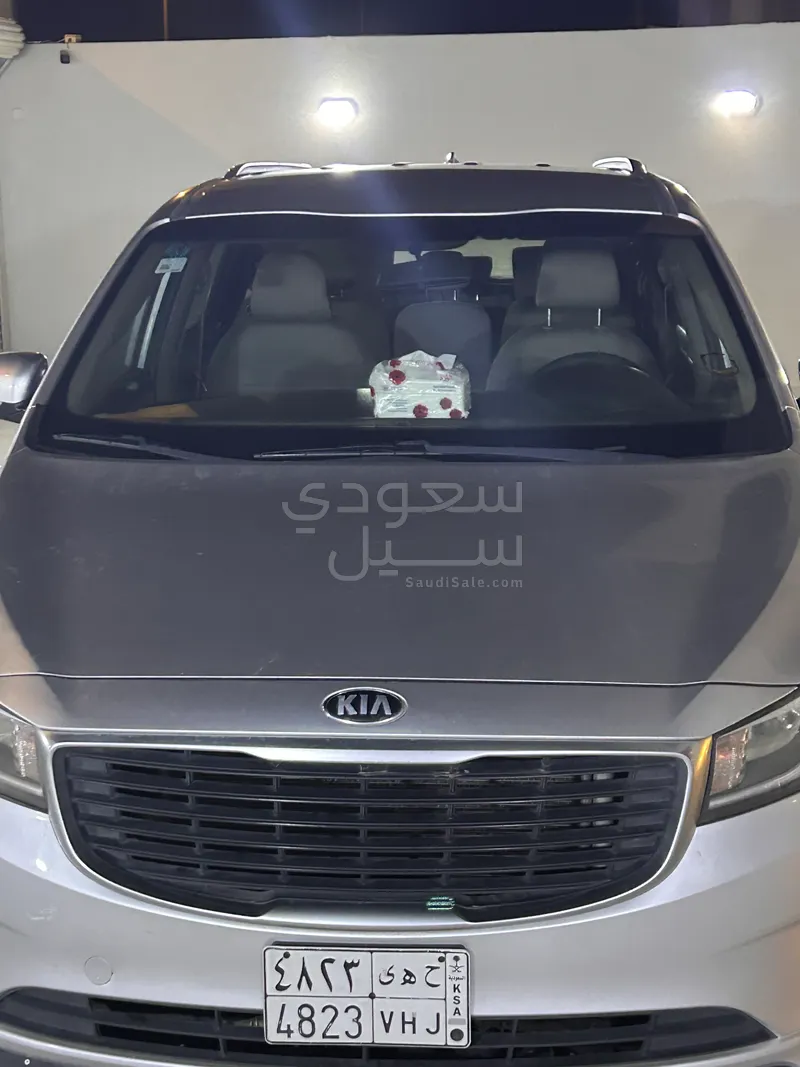 2016 كيا كارنفال