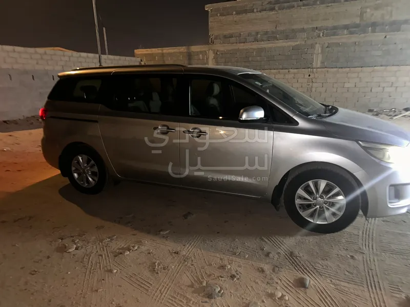 2016 كيا كارنفال