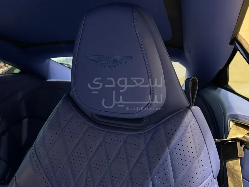 2025 استون مارتن دي بي 12