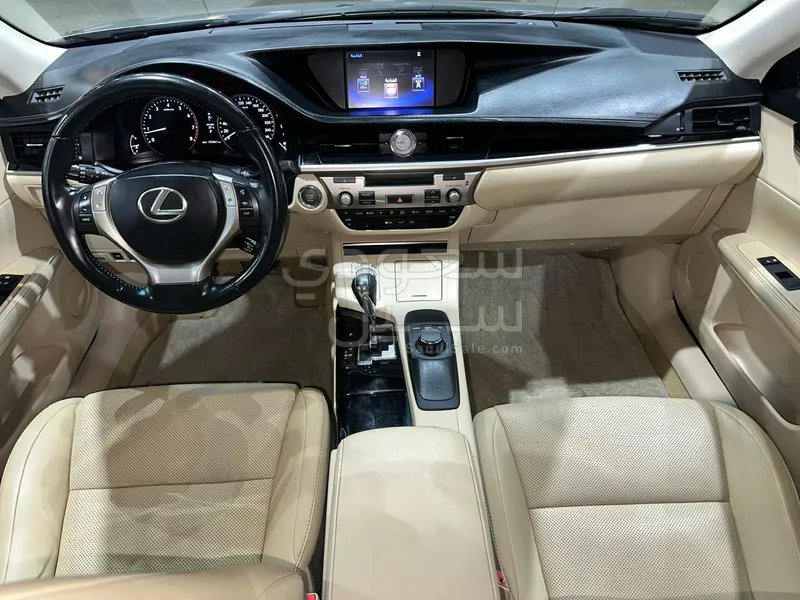 2015 لكزس إي إس 250