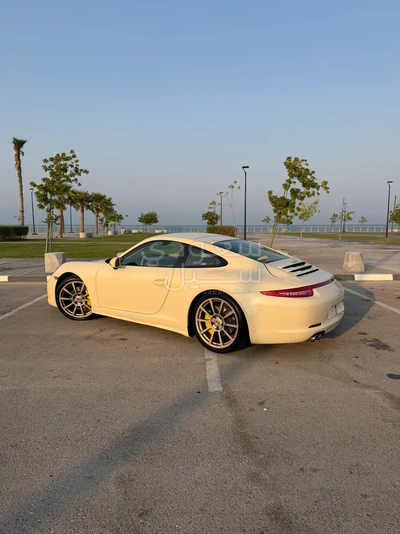2012 بورش 911 كاريرا