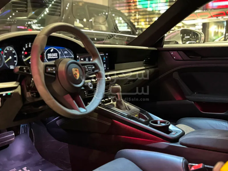 2024 بورش 911 كاريرا جي تي 3