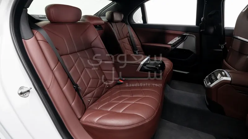2023 بي ام دبليو الفئة السابعة 735أي