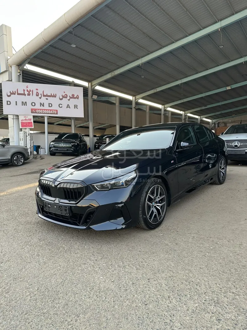 2025 بي ام دبليو الفئة الخامسة 520 أي إم كت