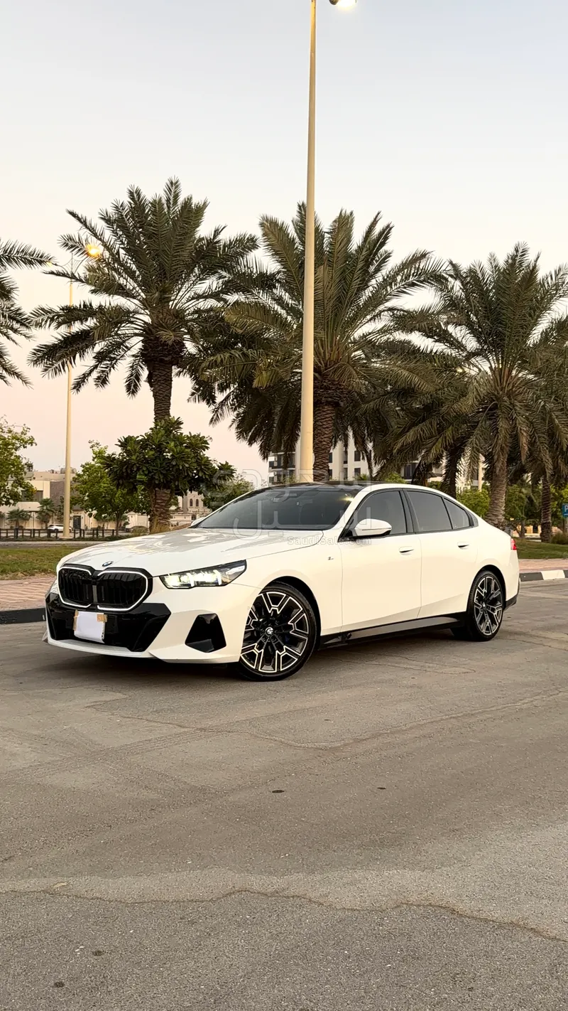2024 بي ام دبليو الفئة الخامسة 520 أي