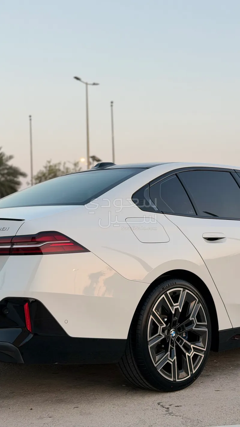 2024 بي ام دبليو الفئة الخامسة 520 أي