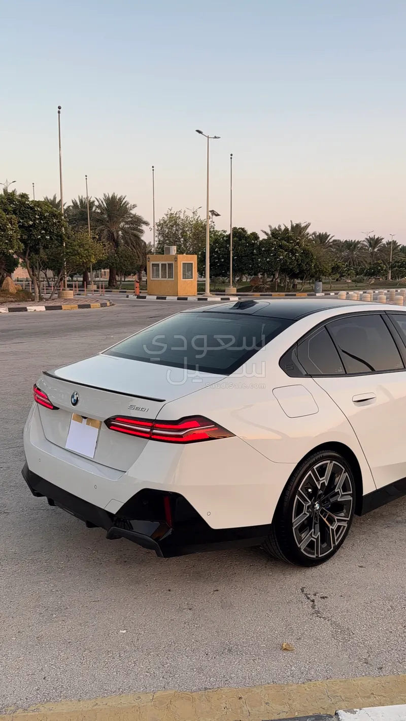 2024 بي ام دبليو الفئة الخامسة 520 أي